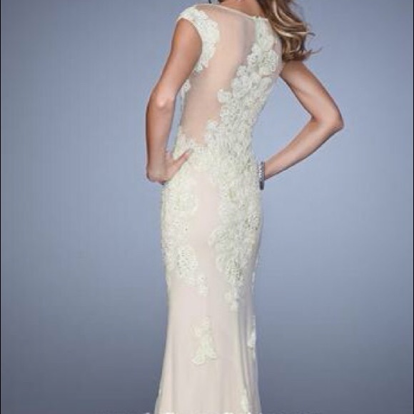 NWT This elegant soft butter yellow Gigi Designs style #: 21319